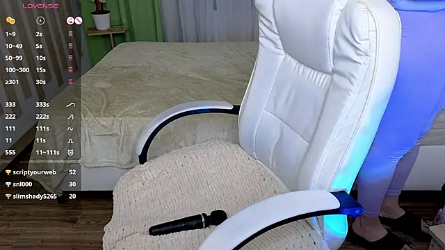 Snapshot of baby_debbie chatting on 02/21/25, 11:21 baby debbie online show from 02/21/25, 11:21