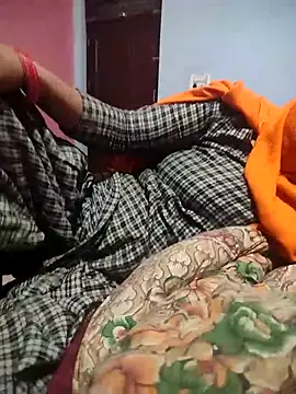 Snapshot of indian_couple4 chatting on 02/20/25, 04:14 indian couple4 online show from 02/20/25, 04:14