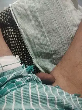 Snapshot of indian_couple4 chatting on 10/27/25, 01:31 indian couple4 online show from 10/27/25, 01:31