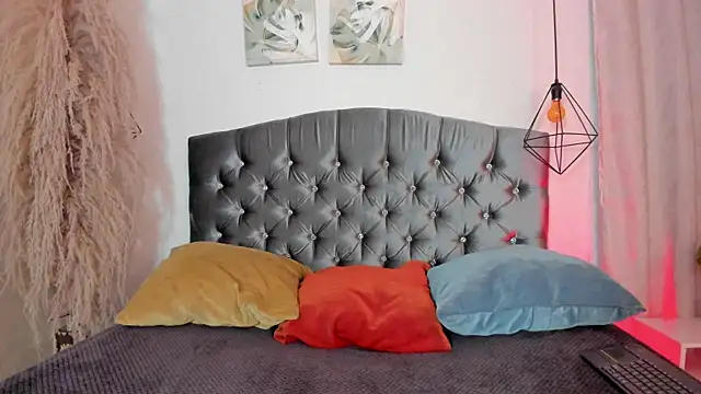 iiangel  online show from 10/24/25, 03:58