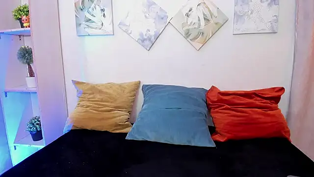 iiangel  online show from 10/31/25, 04:46