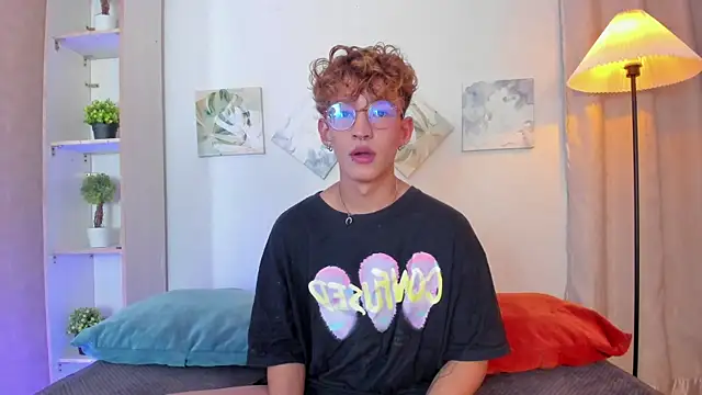 iiangel  online show from 12/05/25, 03:15