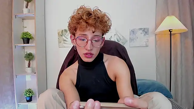 Snapshot of iiangel_ chatting on 02/06/26, 04:28 iiangel online show from 02/06/26, 04:28