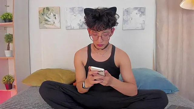 Snapshot of iiangel_ chatting on 02/15/26, 04:42 iiangel online show from 02/15/26, 04:42