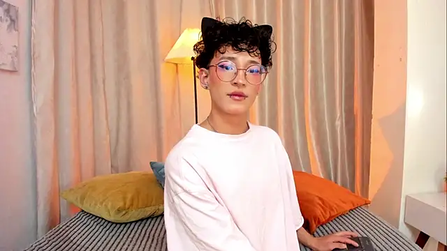 Snapshot of iiangel_ chatting on 02/24/26, 03:48 iiangel online show from 02/24/26, 03:48