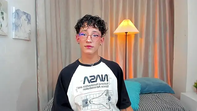 Snapshot of iiangel_ chatting on 02/25/26, 03:27 iiangel online show from 02/25/26, 03:27