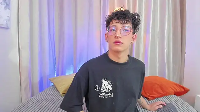 Snapshot of iiangel_ chatting on 02/28/26, 03:51 iiangel online show from 02/28/26, 03:51