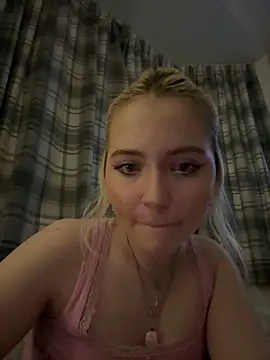 Snapshot of Blondie_Sofia_Essexbabe chatting on 03/03/25, 12:15 Blondie Sofia Essexbabe online show from 03/03/25, 12:15