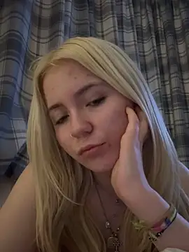 Snapshot of Blondie_Sofia_Essexbabe chatting on 03/08/25, 03:06 Blondie Sofia Essexbabe online show from 03/08/25, 03:06