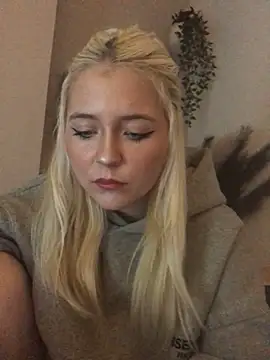 Snapshot of Blondie_Sofia_Essexbabe chatting on 10/20/25, 09:48 Blondie Sofia Essexbabe online show from 10/20/25, 09:48