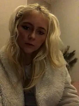 Snapshot of Blondie_Sofia_Essexbabe chatting on 10/27/25, 12:47 Blondie Sofia Essexbabe online show from 10/27/25, 12:47