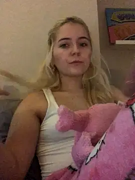 Snapshot of Blondie_Sofia_Essexbabe chatting on 10/30/25, 11:27 Blondie Sofia Essexbabe online show from 10/30/25, 11:27