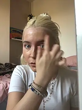 Snapshot of Blondie_Sofia_Essexbabe chatting on 11/13/25, 12:48 Blondie Sofia Essexbabe online show from 11/13/25, 12:48