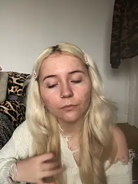 Snapshot of Blondie_Sofia_Essexbabe chatting on 11/27/25, 11:56 Blondie Sofia Essexbabe online show from 11/27/25, 11:56