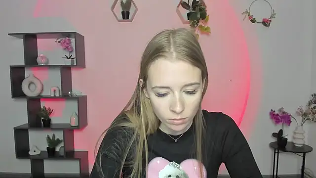 AnnNorriss online show from 03/18/25, 04:48