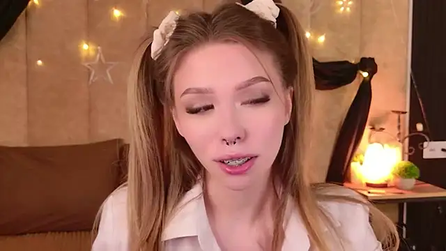 Sierra Fane online show from 04/27/26, 06:00
