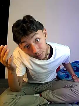 Snapshot of Andres_Sebas chatting on 02/24/25, 03:42 Andres Sebas online show from 02/24/25, 03:42