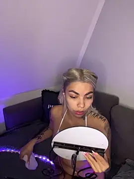 Snapshot of Natixrtt chatting on 09/30/25, 05:18 Natixrtt online show from 09/30/25, 05:18