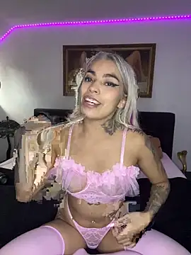 Snapshot of Natixrtt chatting on 10/02/25, 03:08 Natixrtt online show from 10/02/25, 03:08