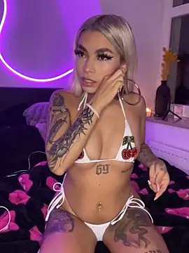 Snapshot of Natixrtt chatting on 10/15/25, 07:25 Natixrtt online show from 10/15/25, 07:25