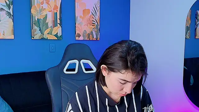 Zamira Taylor online show from 09/25/25, 07:56