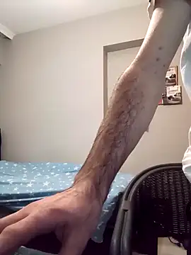 Snapshot of raskolnikovw chatting on 12/15/25, 06:56 raskolnikovw online show from 12/15/25, 06:56