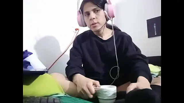 Snapshot of Baby_VI_fem chatting on 03/02/25, 06:27 Baby VI fem online show from 03/02/25, 06:27