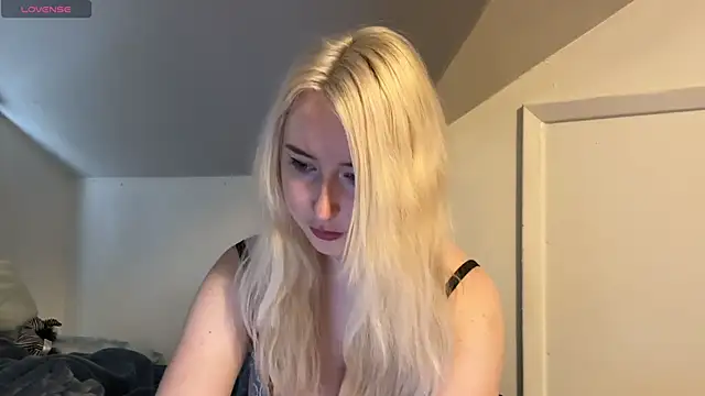 Snapshot of ashisscene chatting on 11/15/25, 09:32 ashisscene online show from 11/15/25, 09:32