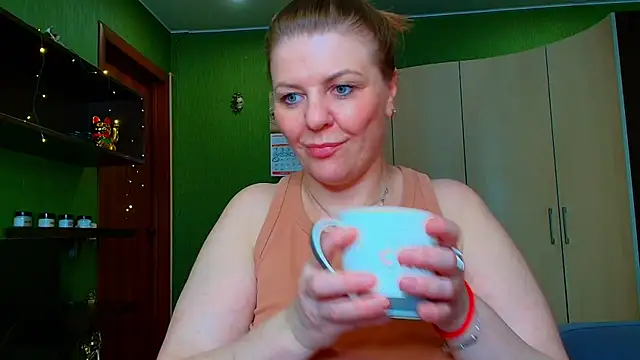 Snapshot of VeronikawGold chatting on 06/15/26, 07:32 VeronikawGold online show from 06/15/26, 07:32