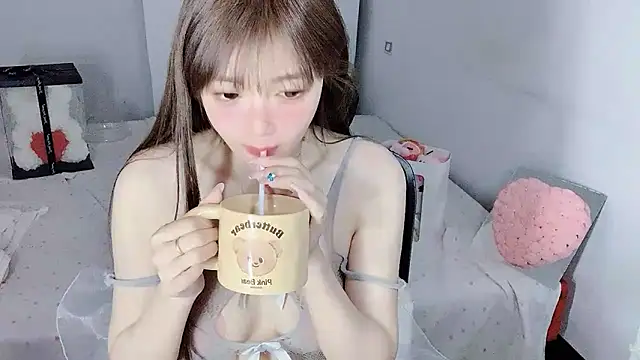 Snapshot of Annnnqi-77 chatting on 03/03/26, 07:47 Annnnqi-77 online show from 03/03/26, 07:47