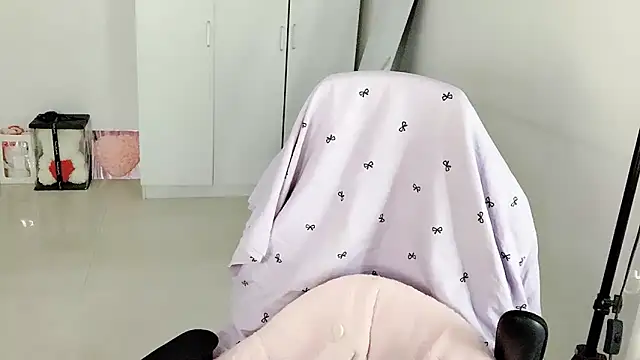 Snapshot of Annnnqi-77 chatting on 04/11/26, 07:02 Annnnqi-77 online show from 04/11/26, 07:02