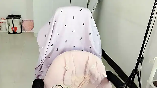 Snapshot of Annnnqi-77 chatting on 04/12/26, 07:13 Annnnqi-77 online show from 04/12/26, 07:13