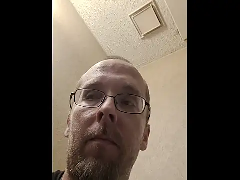 Snapshot of taterae chatting on 11/22/25, 11:42 taterae online show from 11/22/25, 11:42