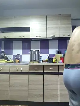 andreiiiii2025 online show from 09/18/25, 12:29