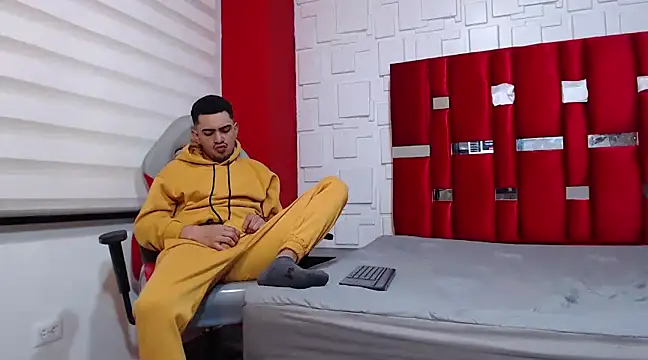 Snapshot of Bayron005 chatting on 03/16/25, 01:27 Bayron005 online show from 03/16/25, 01:27