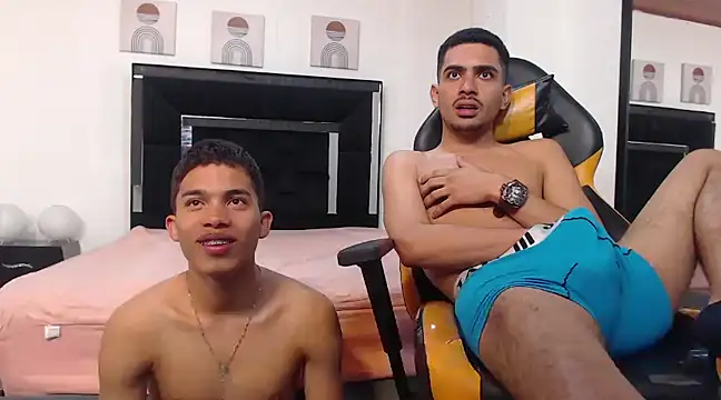 Snapshot of Bayron005 chatting on 03/21/25, 04:07 Bayron005 online show from 03/21/25, 04:07