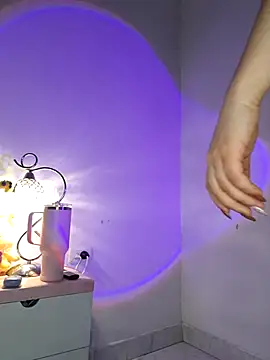 Snapshot of ammy_e chatting on 10/10/25, 12:20 ammy e online show from 10/10/25, 12:20