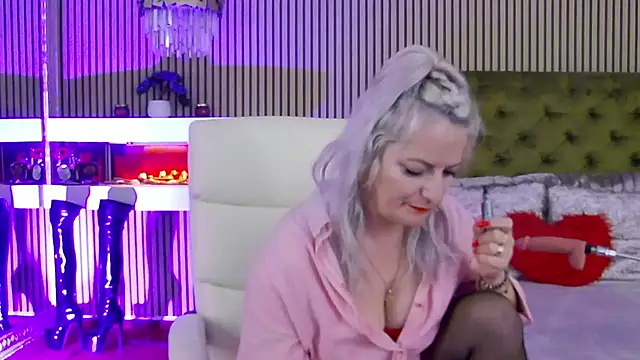 Snapshot of LadyTouch chatting on 04/16/26, 09:50 LadyTouch online show from 04/16/26, 09:50