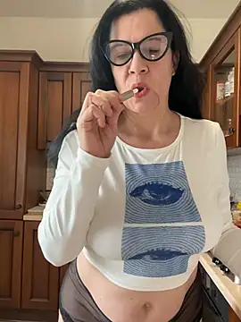 Snapshot of LadydeSade chatting on 02/24/26, 12:36 LadydeSade online show from 02/24/26, 12:36