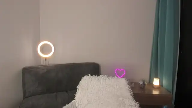 Snapshot of _lucianapalmer chatting on 04/12/26, 03:28 lucianapalmer online show from 04/12/26, 03:28