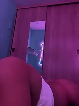 Snapshot of homemtranssaymo chatting on 03/18/25, 01:21 homemtranssaymo online show from 03/18/25, 01:21