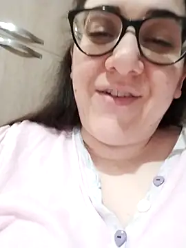 Snapshot of Dolcecurvy chatting on 04/16/26, 10:01 Dolcecurvy online show from 04/16/26, 10:01