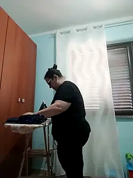 Snapshot of Dolcecurvy chatting on 06/19/26, 01:37 Dolcecurvy online show from 06/19/26, 01:37