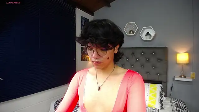 Snapshot of cheryl_bohareal chatting on 02/25/25, 04:10 cheryl bohareal online show from 02/25/25, 04:10