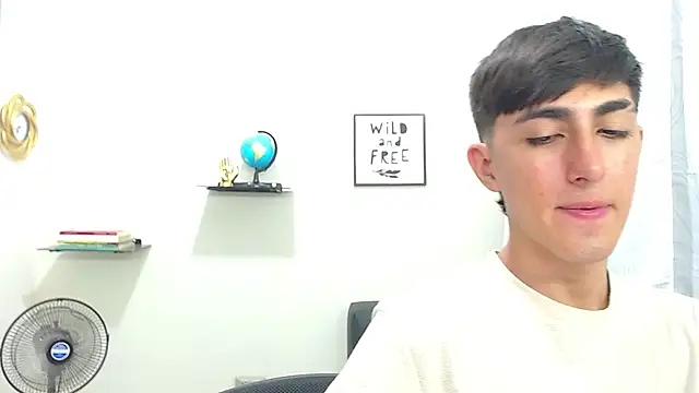 Snapshot of babymaik chatting on 02/21/25, 11:43 babymaik online show from 02/21/25, 11:43