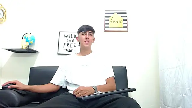 Snapshot of babymaik chatting on 03/21/25, 08:29 babymaik online show from 03/21/25, 08:29