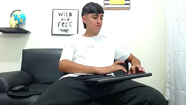 Snapshot of babymaik chatting on 03/21/25, 11:34 babymaik online show from 03/21/25, 11:34