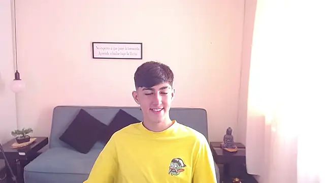 Snapshot of babymaik chatting on 03/22/25, 01:30 babymaik online show from 03/22/25, 01:30