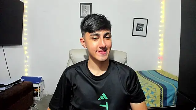 Snapshot of babymaik chatting on 10/01/25, 09:54 babymaik online show from 10/01/25, 09:54