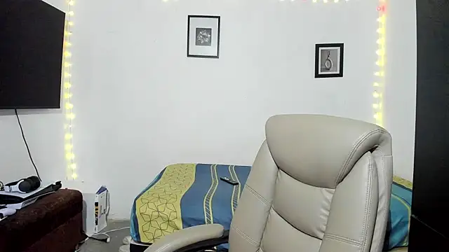 Snapshot of babymaik chatting on 10/14/25, 08:42 babymaik online show from 10/14/25, 08:42